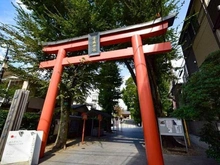 【東京都/新宿区箪笥町】ルネ神楽坂 赤城神社（現地より約590m）