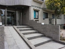 【東京都/新宿区市谷山伏町】イトーピア市ヶ谷山伏町 エントランス