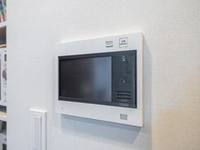 【東京都/文京区関口】クレヴィア文京関口 モニター付きインターホン：オートロックは二重でございます。