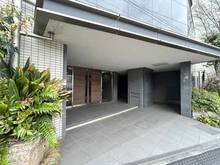 【東京都/新宿区弁天町】グランドメゾン新宿弁天町 エントランス：メインエントランス