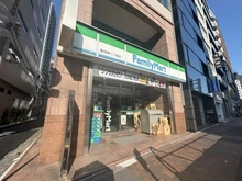 【東京都/千代田区飯田橋】サンパークマンション千代田 ファミリーマート 飯田橋二丁目店（現地より約140m）：