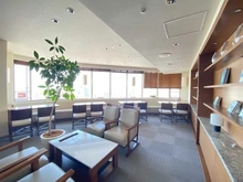【東京都/千代田区富士見】プラウドタワー千代田富士見 共用施設：「ビューラウンジ」31階部分、スカイツリーを望む（天候による）、無償で利用可能