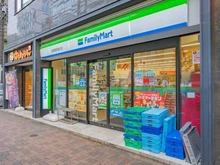 【東京都/文京区後楽】コートレジデントタワー ファミリーマート水道橋西通り店（現地より約410m）