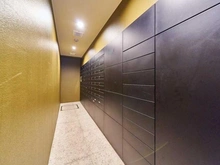 【東京都/新宿区弁天町】グレンドール新宿牛込柳町 宅配BOX：※キーをかざして取り出しできる宅配ボックス ※クリーニングサービスの受渡も可能