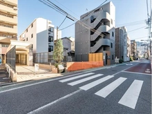 【東京都/新宿区新小川町】グランスイート　ラ・ヴィル 前面道路