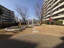 【大阪府/池田市八王寺】アルビス池田第弐〇参号棟 敷地内施設：公園