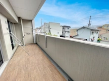 【兵庫県/神戸市灘区神ノ木通】ワコーレ六甲道シーズンアベニュー バルコニー