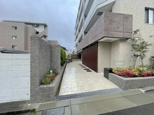 【兵庫県/神戸市灘区神ノ木通】ワコーレ六甲道シーズンアベニュー アプローチ