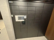 【兵庫県/神戸市灘区神ノ木通】ワコーレ六甲道シーズンアベニュー 宅配BOX