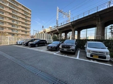 【兵庫県/西宮市深津町】ラフィネス西宮北口 サウスコート 駐車場
