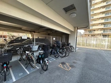 【兵庫県/西宮市深津町】ラフィネス西宮北口 サウスコート 駐輪場