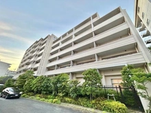 【大阪府/豊中市新千里南町】プラウド千里桃山台 外観
