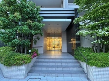 【大阪府/豊中市新千里南町】プラウド千里桃山台 エントランス