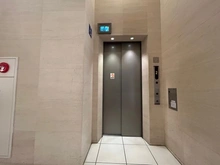 【大阪府/豊中市新千里南町】プラウド千里桃山台 共用部：エレベーターホール