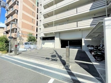 【大阪府/吹田市千里丘上】ディモア吹田千里丘 駐車場