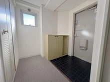 【大阪府/豊中市西泉丘】ハイロイヤル緑地公園パート2 A棟 玄関