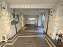 【大阪府/豊中市西泉丘】ハイロイヤル緑地公園パート2 A棟 エントランス