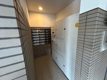【大阪府/豊中市曽根東町】ステイツ豊中曽根東町 宅配BOX：不在時にもお荷物の受け取りが可能です