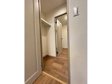 【大阪府/豊中市上新田】千里中央レジデンス 収納：ウォークスルークローゼット