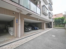 【東京都/新宿区赤城下町】グランシャリオ神楽坂 駐車場