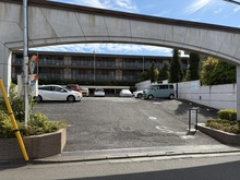 【東京都/東久留米市学園町】ライオンズガーデンひばりヶ丘学園町 駐車場：駐車場入り口