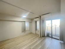 【東京都/荒川区町屋】ヴァースクレイシアIDZ町屋 リビング・ダイニング：(奥)洋室