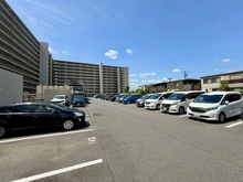 【千葉県/流山市木】AQUA SUITE 駐車場：平置き駐車場・機械式駐車場