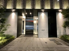 【東京都/荒川区東日暮里】クレヴィア日暮里 THE PLACE エントランス：夜バージョン