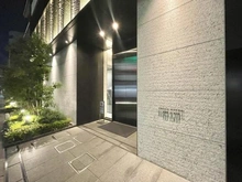 【東京都/荒川区東日暮里】クレヴィア日暮里 THE PLACE エントランス：夜バージョン