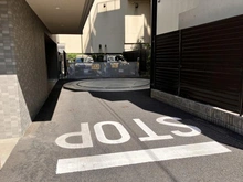 【埼玉県/さいたま市大宮区大門町】ヴェレーナグラン大宮大門町瑞景 敷地内：駐車場出入口