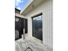 【埼玉県/さいたま市中央区下落合】プラウドさいたま新都心 駐輪場：出入口