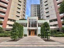 【埼玉県/さいたま市大宮区吉敷町】THE OMIYA TOWERS TOWER EAST エントランス：左側が対象物件
