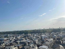 【埼玉県/さいたま市大宮区土手町】プレシス大宮アルティア 眺望：お部屋前の共用廊下から 大宮公園、氷川参道の緑を一望できます。