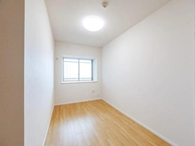 【埼玉県/さいたま市南区文蔵】ヒルズ南浦和パークグランステージ 洋室：約5.1帖：出窓付き