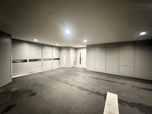 【栃木県/宇都宮市馬場通り】プラウド宇都宮馬場通り 駐車場出入口