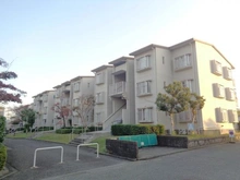 【神奈川県/秦野市鶴巻南】鶴巻ガーデンシティひかりの街　A号棟 外観