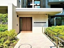 【東京都/日野市多摩平】プラウドシティ豊田多摩平の森 B棟 エントランス：サブエントランス