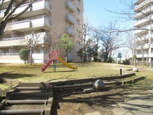 【東京都/八王子市みなみ野】ヴェルディールみなみ野東 3号棟 敷地内：敷地内公園