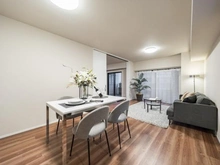 【神奈川県/横浜市西区宮崎町】プレシス横濱紅葉坂 LDK：奥洋室
（※家具・調度品等は販売価格に含まれておりません）