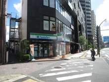 【東京都/多摩市関戸】パレステージ聖蹟桜ヶ丘II ファミリーマートせいせきさくらゲート店（現地より約110m）