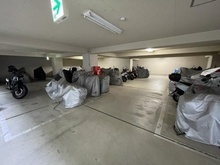 【東京都/日野市大字日野】ニューロシティ B棟 共用部：バイク置き場