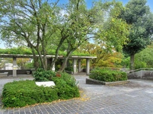 【東京都/八王子市南大沢】グリーンコープ南大沢 5号棟 溜池公園（現地より約120m）：