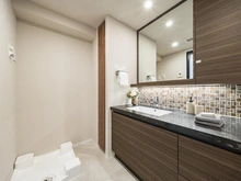 【神奈川県/横浜市西区宮崎町】プレシス横濱紅葉坂 洗面室：（※家具・調度品等は販売価格に含まれておりません）