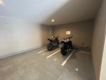 【神奈川県/横浜市西区宮崎町】プレシス横濱紅葉坂 バイク置場：※使用料：有償