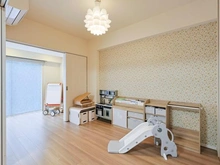 【埼玉県/さいたま市浦和区前地】プラウドシティ浦和 グランドコート 洋室：約5.3帖
※奥：コンサバトリー