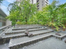 【埼玉県/さいたま市浦和区前地】プラウドシティ浦和 グランドコート 敷地内