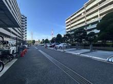 【埼玉県/越谷市大字西方】エフローレ新越谷ロイヤルガーデン 駐輪場
