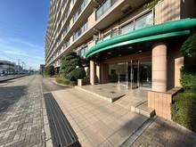 【埼玉県/越谷市大字西方】エフローレ新越谷ロイヤルガーデン エントランス