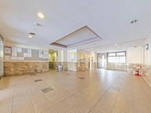 【埼玉県/越谷市大字西方】エフローレ新越谷ロイヤルガーデン エントランス