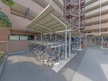 【埼玉県/越谷市大字西方】エフローレ新越谷ロイヤルガーデン 駐輪場